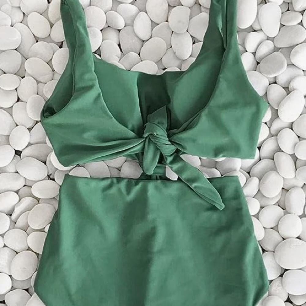 Medium cut out green swimsuit 🩱 - Picture 4 of 8